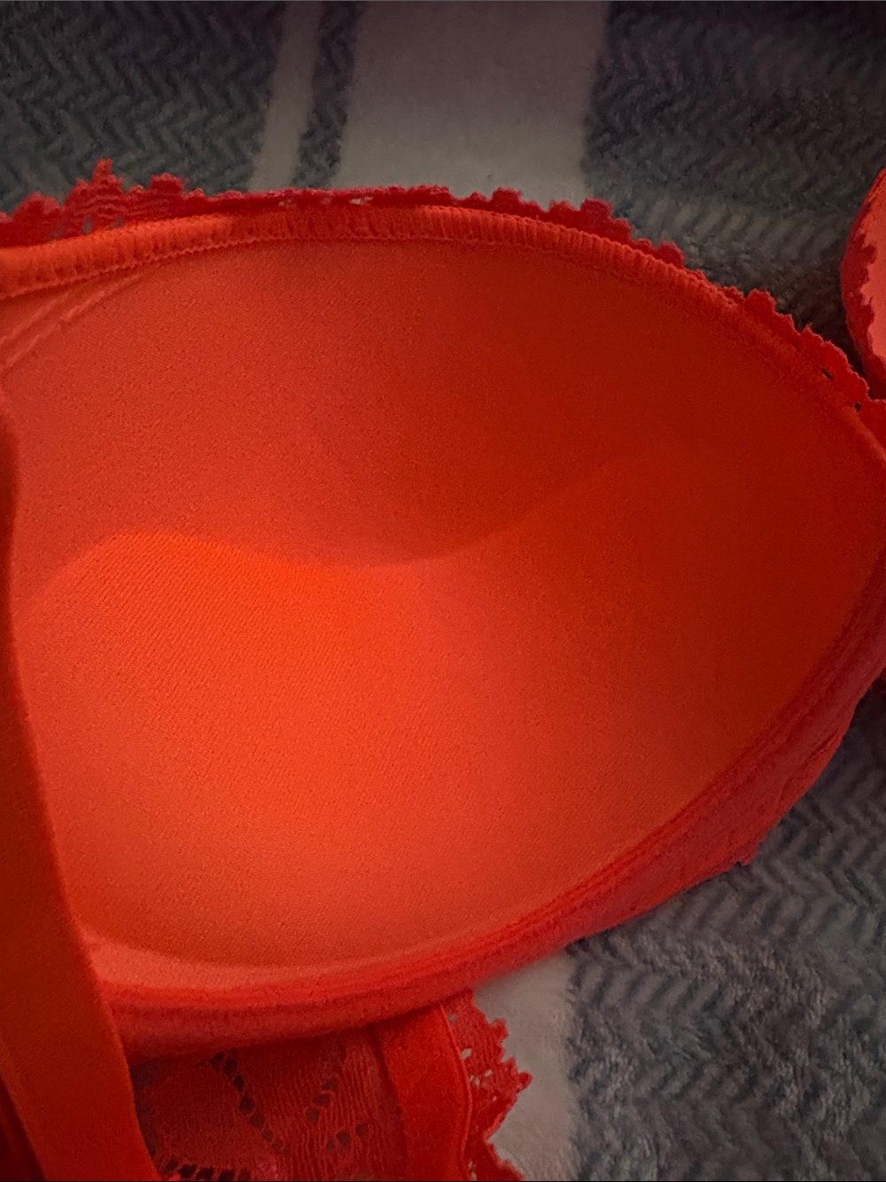 Lace Underwire Push-Up Bra in Vibrant Pink - Picture 5 of 5